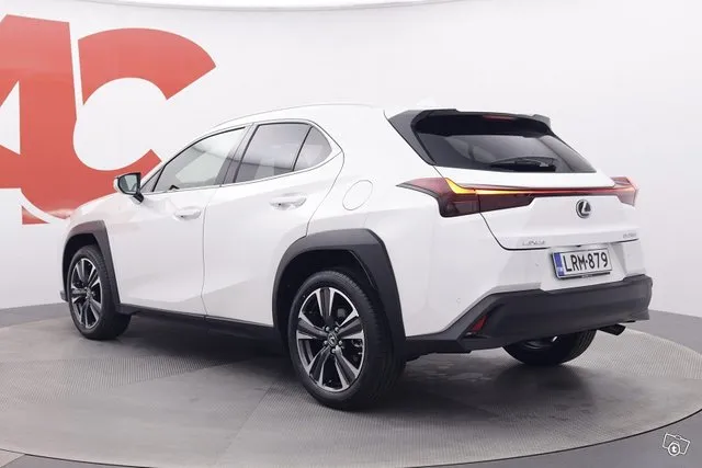 Lexus UX 250h Business Image 3